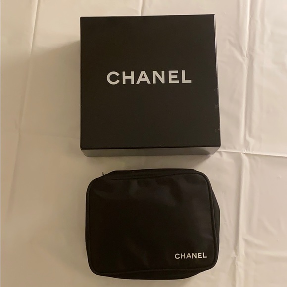 Chanel cosmetic bag with box and draw string - Picture 4 of 6